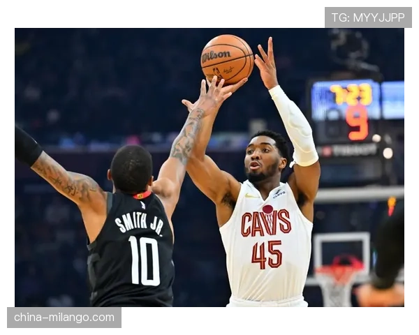 米切尔·罗宾逊篮下强攻效率提升显著防守对位难以撼动